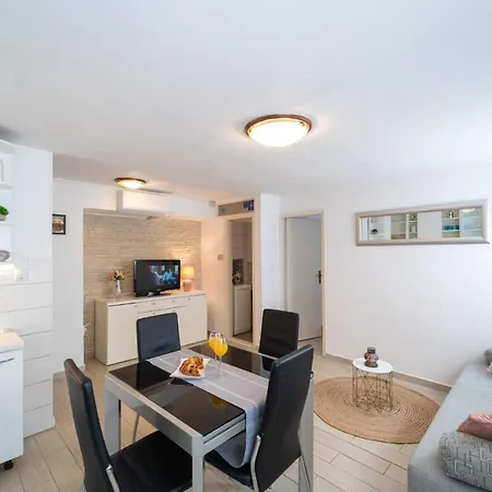 Marjan Apartment