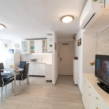 Marjan Apartment